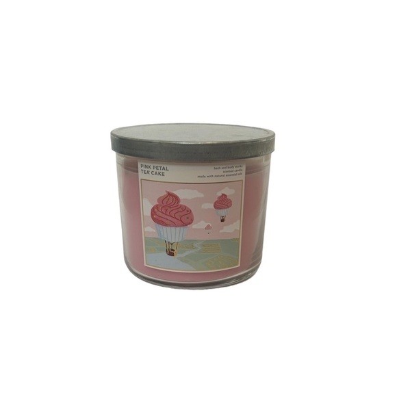 Bath Body Works Candle PINK PETAL TEA CAKE 3-Wick 14.5 oz Large Candle NEW - Picture 2 of 6